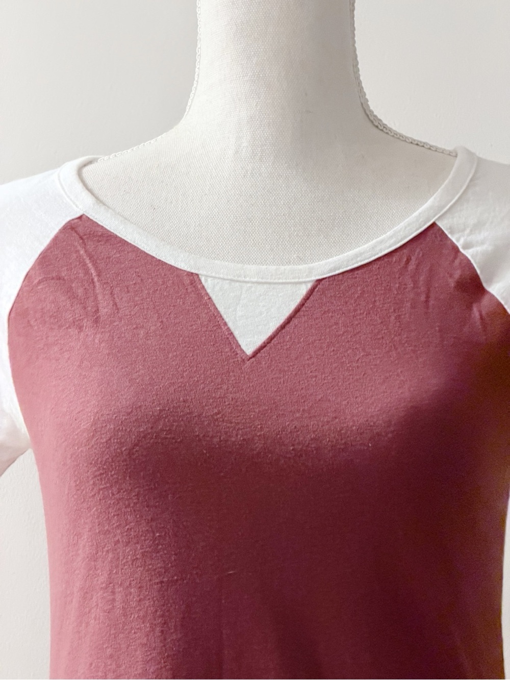 GAP Designed & Crafted Colorblock Raglan Tee | Rust & White | XS - Picture 4 of 12